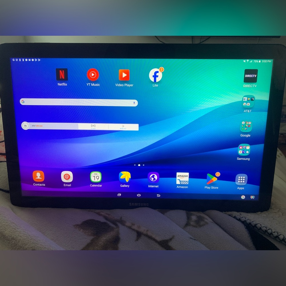 Samsung Galaxy View SM-T670 18.4" TFT LCD Touchscreen 32GB Tablet